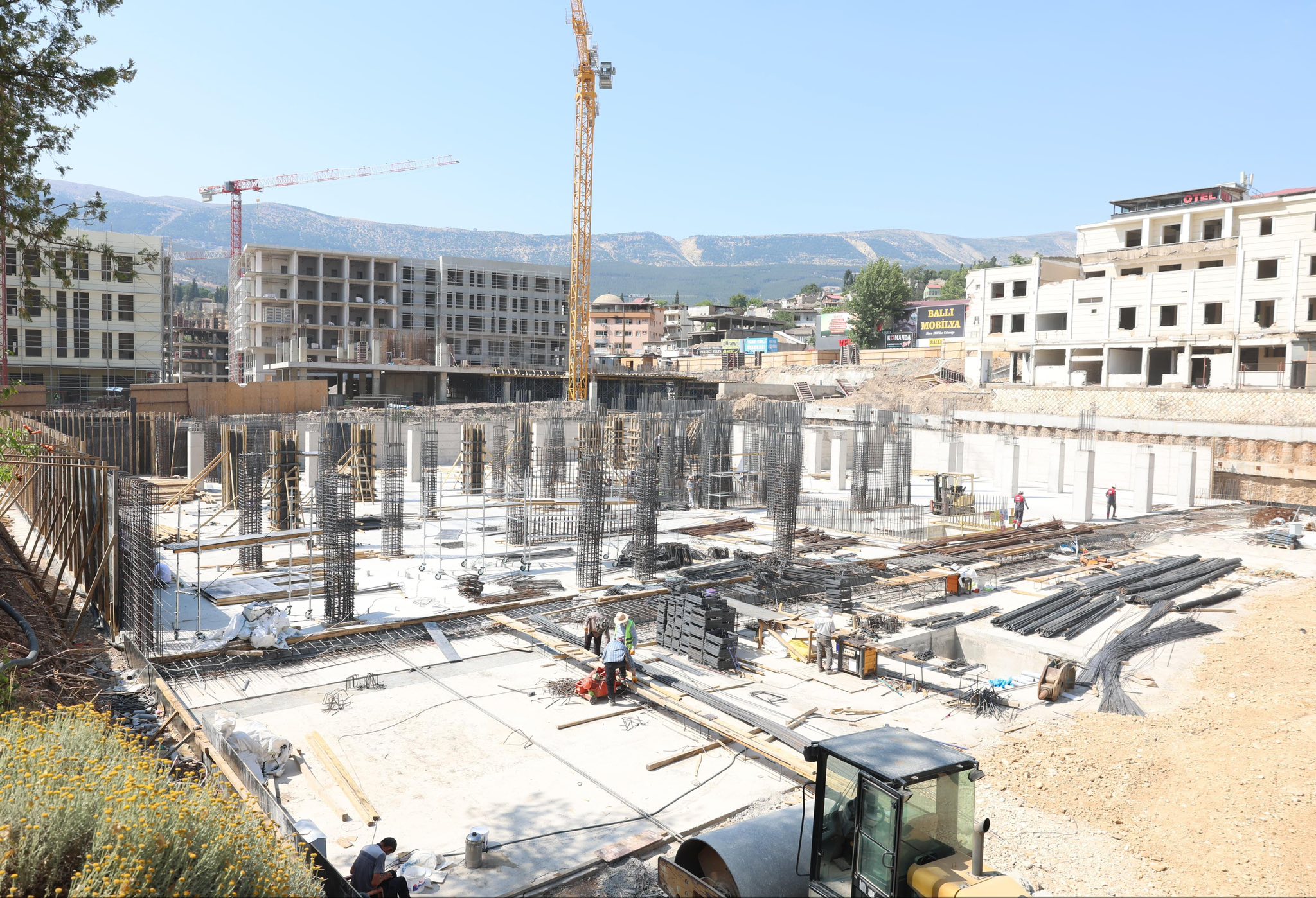 Vali Ünüler Yapımına Devam Edilen İnşaatları İnceledi1