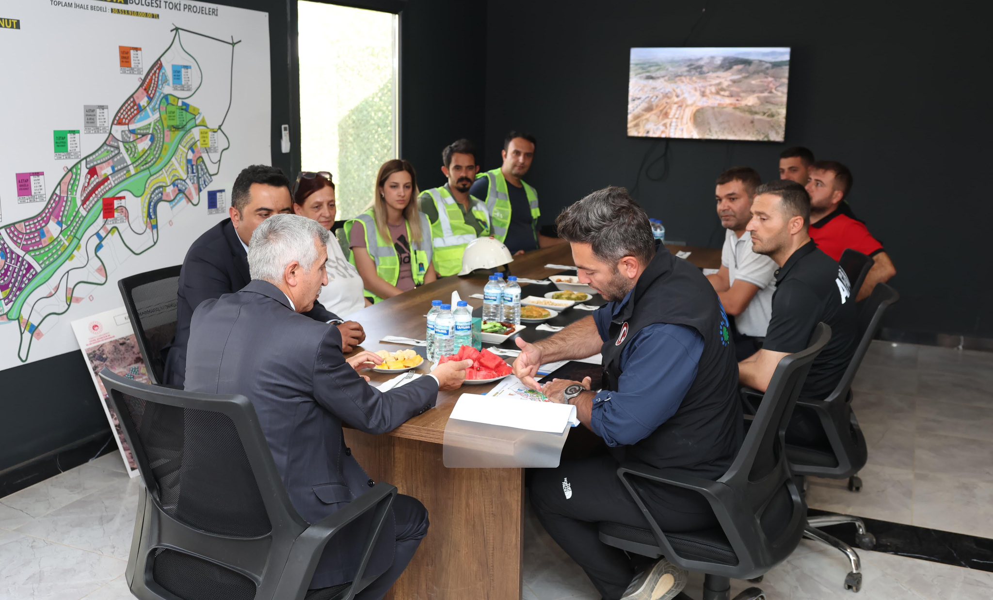 Vali Ünüler Yapımına Devam Edilen İnşaatları İnceledi3