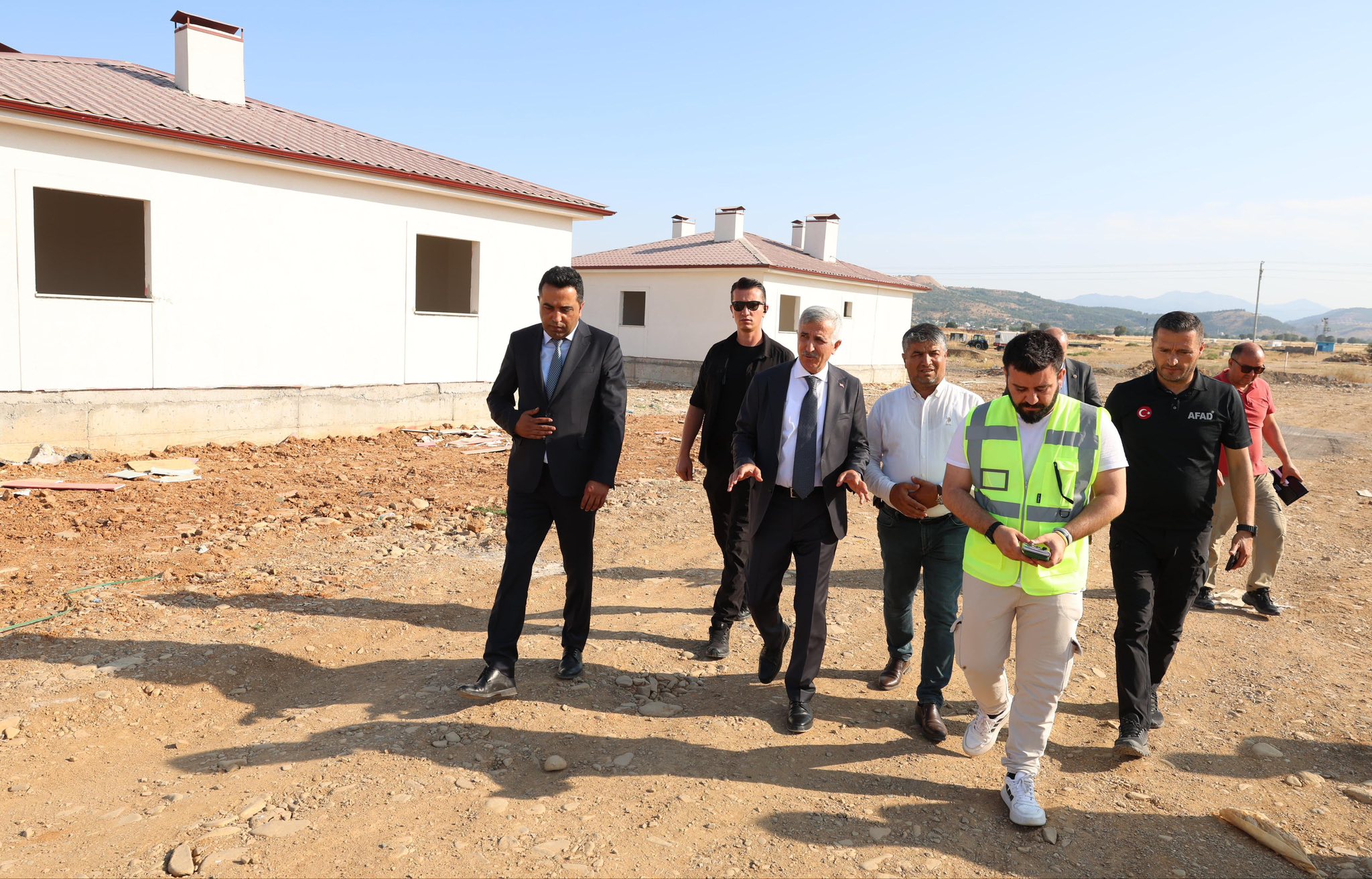 Vali Ünüler Yapımına Devam Edilen İnşaatları İnceledi4