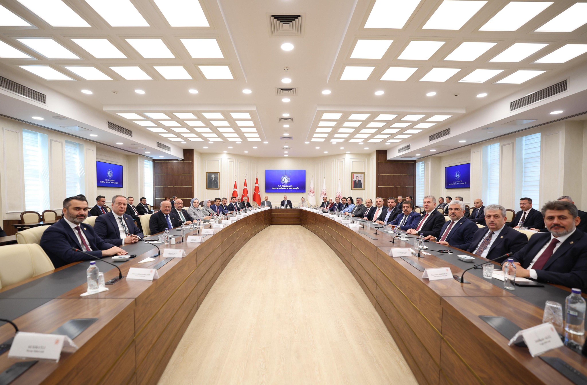Vekiller, Bakan Işıkhan Ile Bir Araya Geldi1