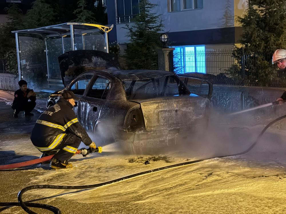 Yanan Otomobil Hurdaya Döndü 2