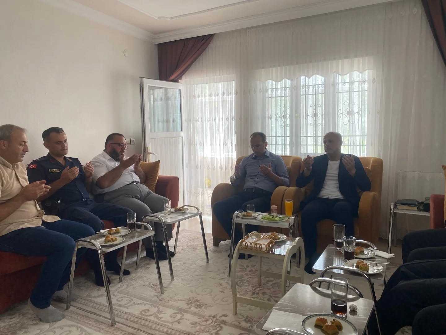 15 Temmuz’da Afşin’de Şehit Aileleri Ve Gaziler Ziyaret Edildi (3)