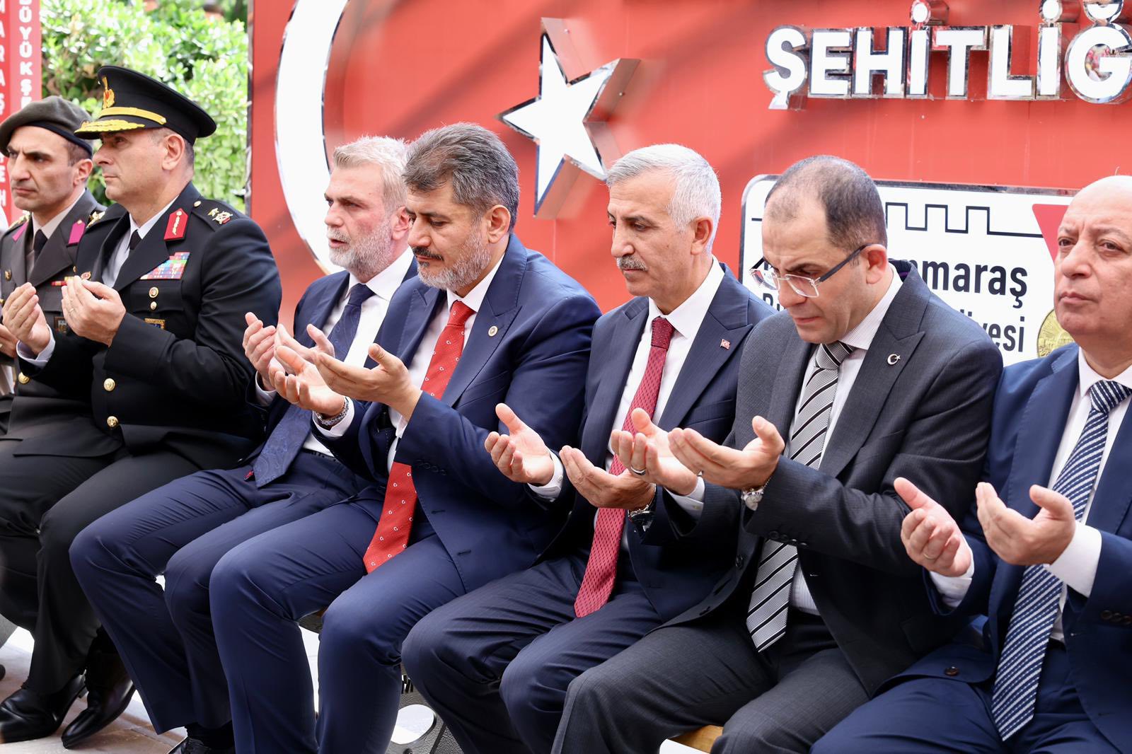15 Temmuz’da Şehitleri Kabirleri Başında Dualarla Anıldı3
