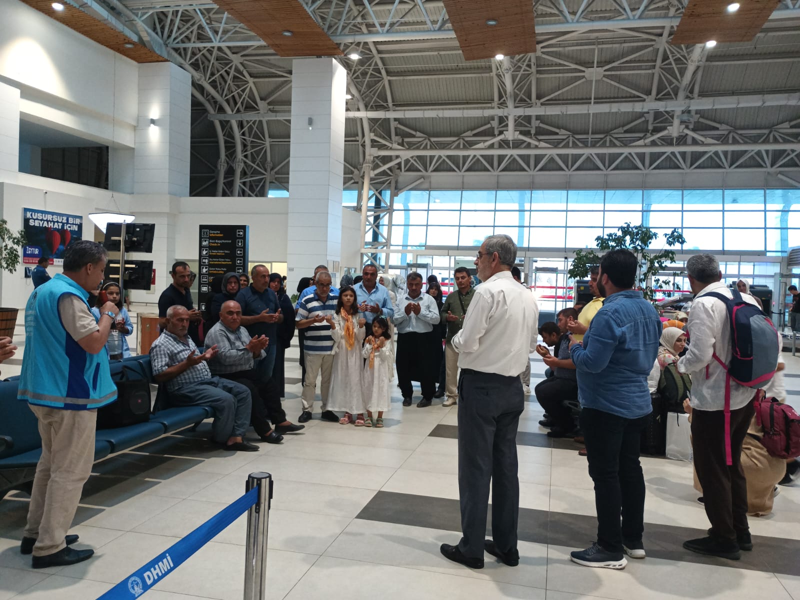 2025 2026 Dönemi İlk Kahramanmaraş Umrecileri Dualarla Uğurlandı2