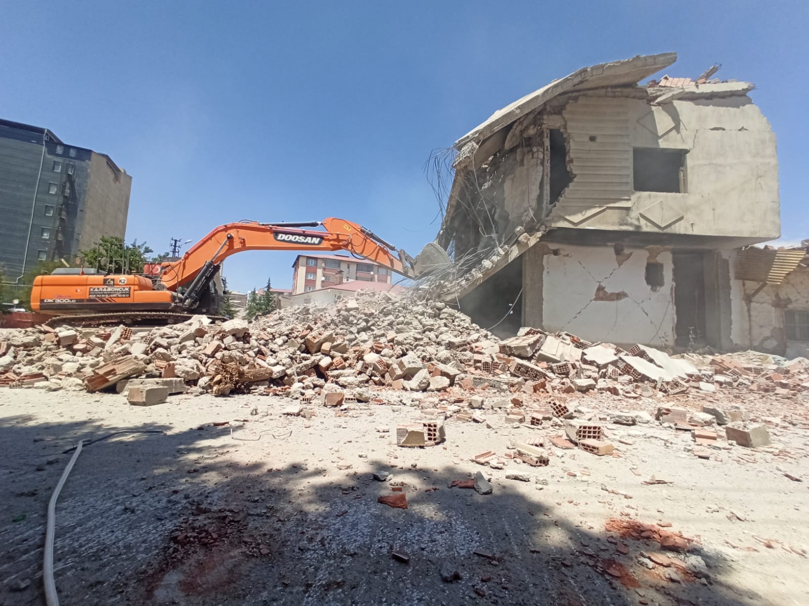Afşin Kaymakamlığı’ndan Yıkım Ve Enkaz Kaldırma Açıklaması (1)