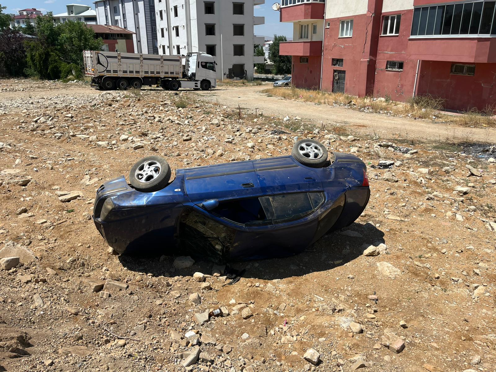 Afşinbey Caddesi'nde Otomobil Takla Attı 1 Yaralı (3)