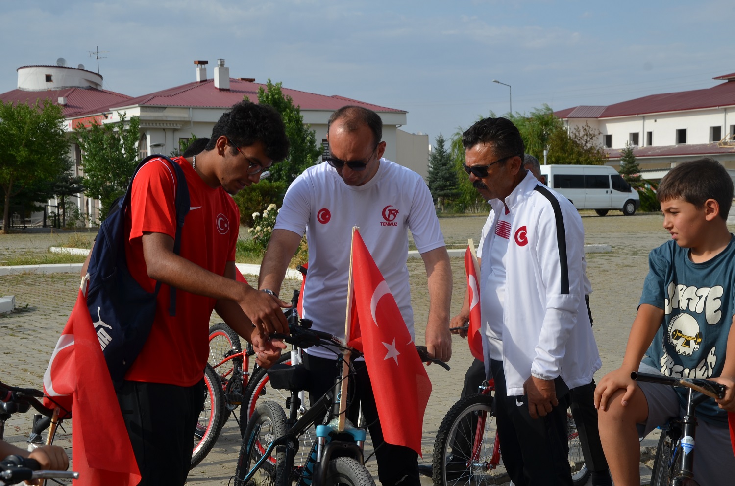 Afşin’de 15 Temmuz Şehitleri Anısına Bisiklet Turu Düzenlendi (1)