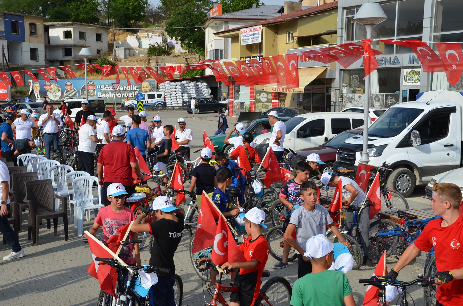 Afşin’de 15 Temmuz Şehitleri Anısına Bisiklet Turu Düzenlendi (10)