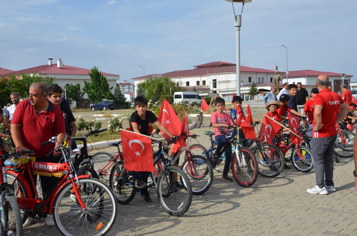 Afşin’de 15 Temmuz Şehitleri Anısına Bisiklet Turu Düzenlendi (12)