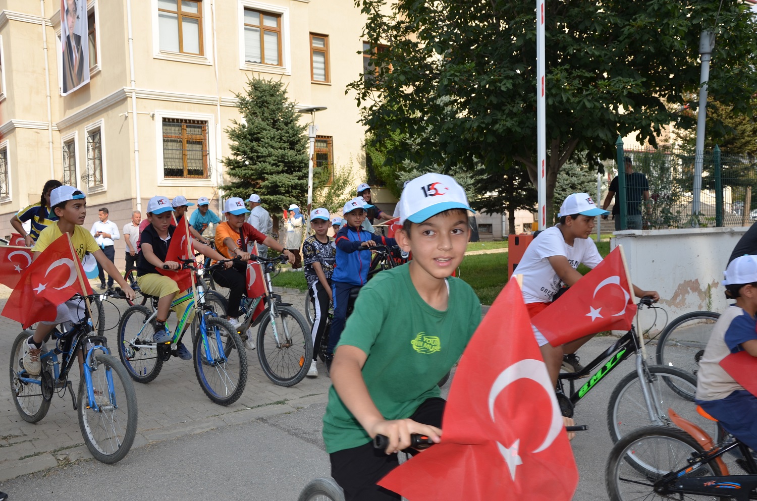 Afşin’de 15 Temmuz Şehitleri Anısına Bisiklet Turu Düzenlendi (4)