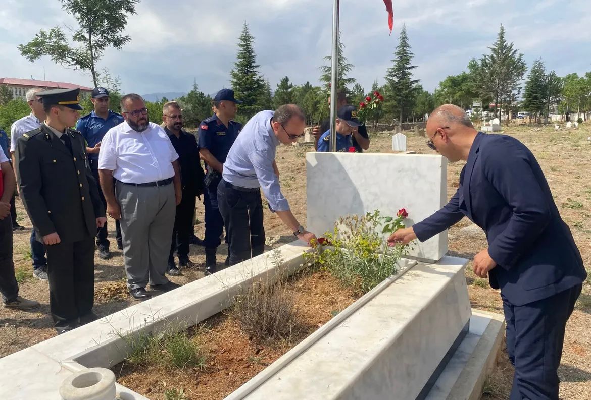 Afşin’de 15 Temmuz’da Şehitler Anıtı’na Anlamlı Ziyaret (6)