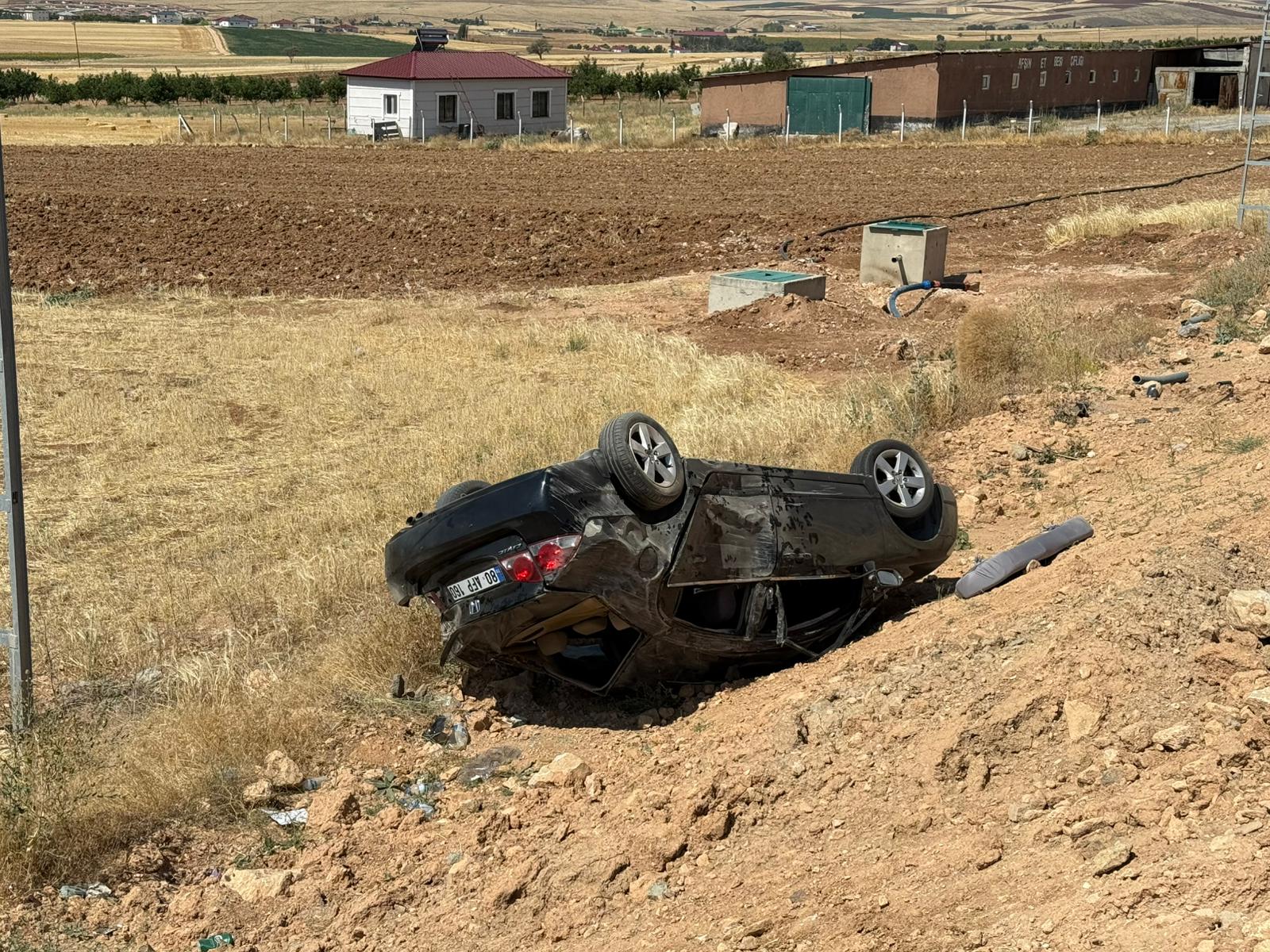 Afşin’de Kontrolden Çıkan Otomobil Takla Attı 4 Yaralı (1)