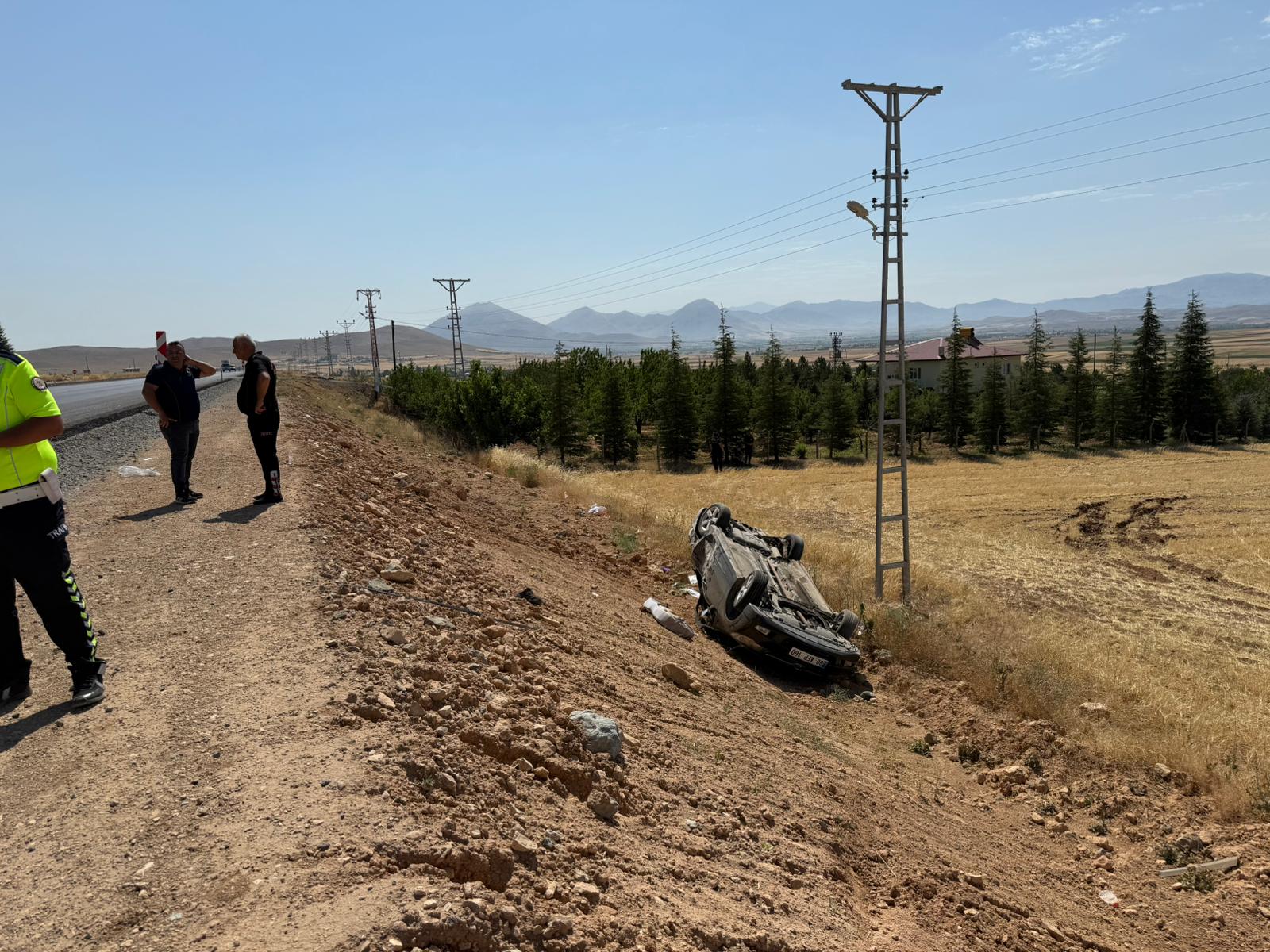 Afşin’de Kontrolden Çıkan Otomobil Takla Attı 4 Yaralı (8)