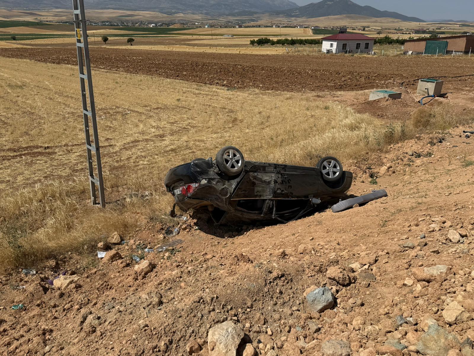 Afşin’de Kontrolden Çıkan Otomobil Takla Attı 4 Yaralı (9)