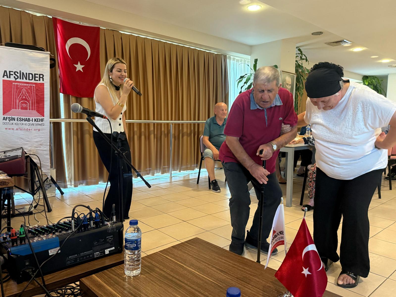Afşi̇nder Yönetiminden Zeytinburnu Huzurevine Anlamlı Ziyaret10