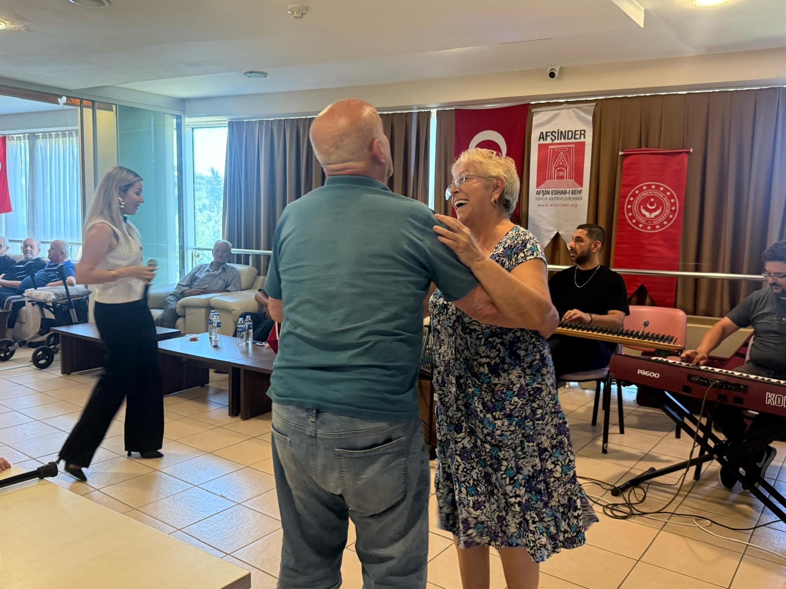 Afşi̇nder Yönetiminden Zeytinburnu Huzurevine Anlamlı Ziyaret9
