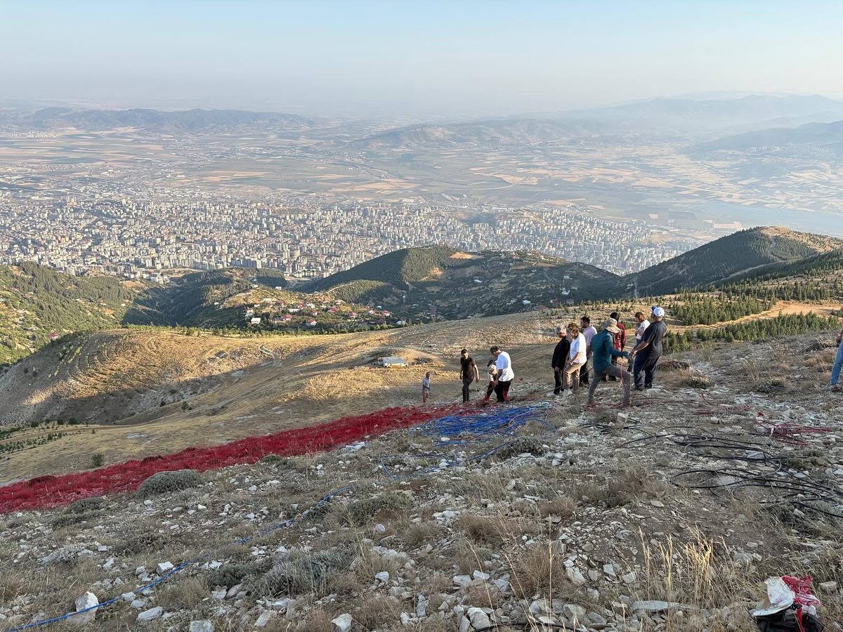 Ahır Dağı’na Dev Türk Bayrağı Ve İstiklal Madalyası Motifi Yapıldı2