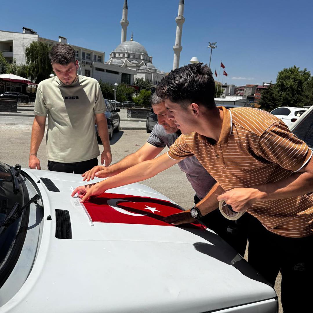 Ak Parti Afşin İlçe Başkanlığı, 15 Temmuz Demokrasi Ve Millî Birlik Günü’nde Şehri Bayraklarla Donattı3