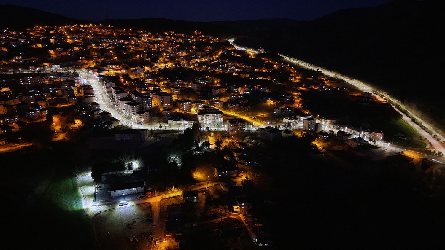 Andırın’ın Prestij Caddesinin Yürüyüş Yolları Da Yenileniyor (4)