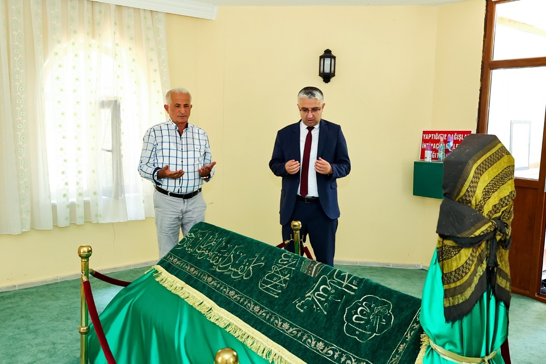 Başkan Gürbüz, Toprakhisar’da Düzenlenen Anma Programına Katıldı3