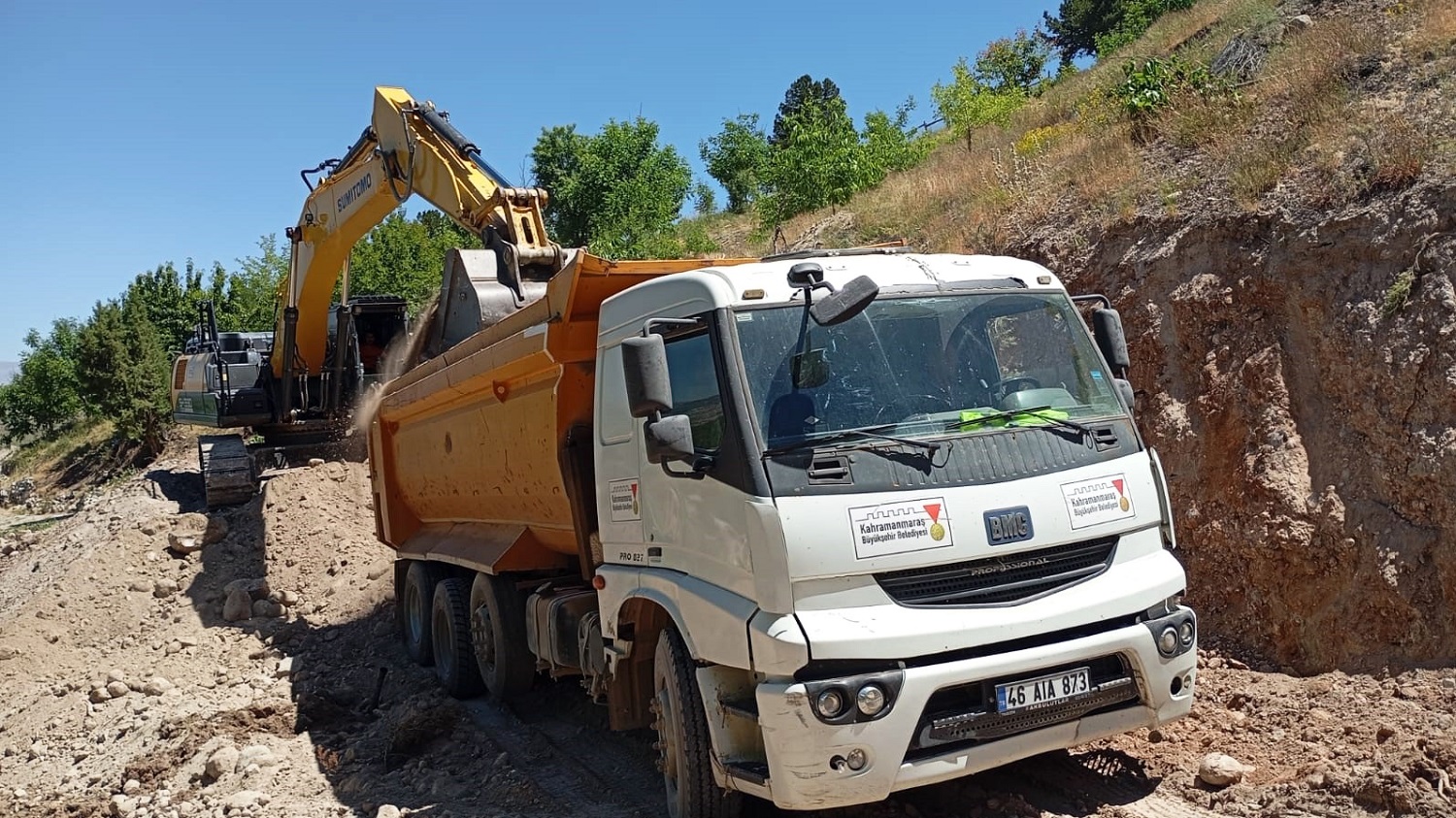 Büyükşehir, Göksun Elmalı’da Yeni Yol Açıyor (3)