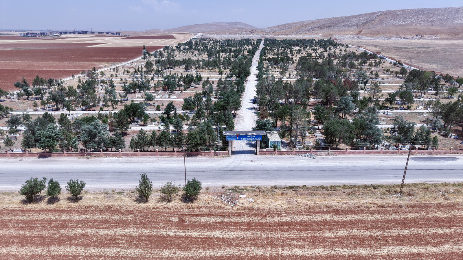 Büyükşehir’den Afşin Mezarlığı Ve Bağlı Yollarında Çalışma (1)