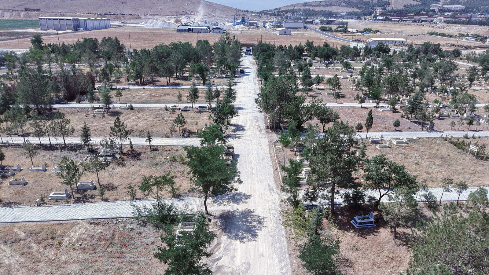 Büyükşehir’den Afşin Mezarlığı Ve Bağlı Yollarında Çalışma (2)
