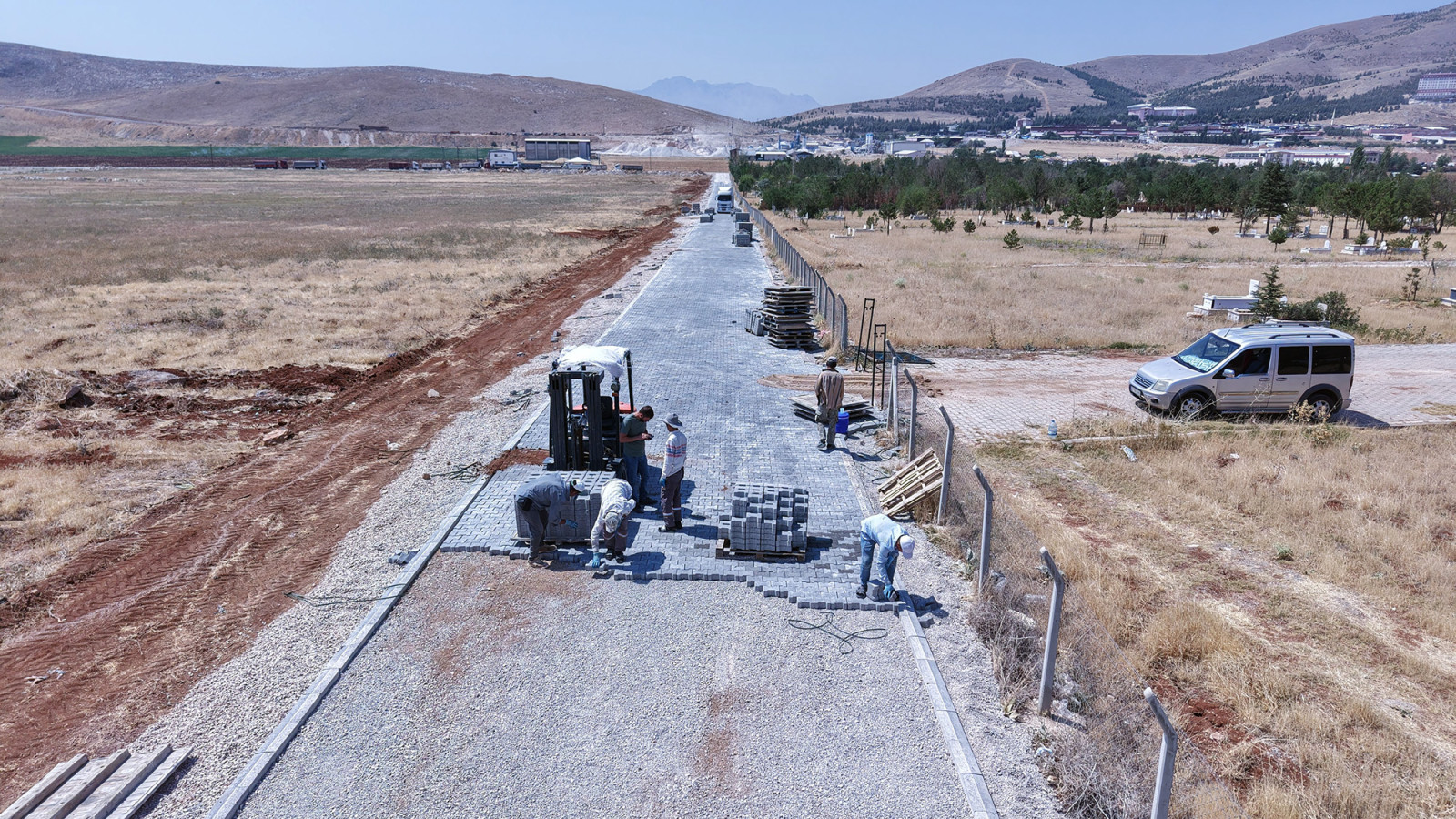 Büyükşehir’den Afşin Mezarlığı Ve Bağlı Yollarında Çalışma (3)