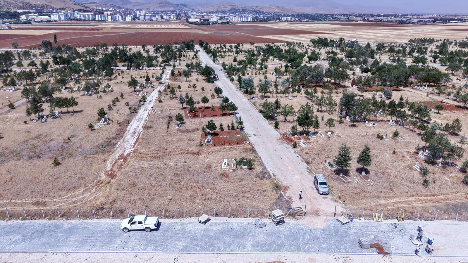 Büyükşehir’den Afşin Mezarlığı Ve Bağlı Yollarında Çalışma (6)