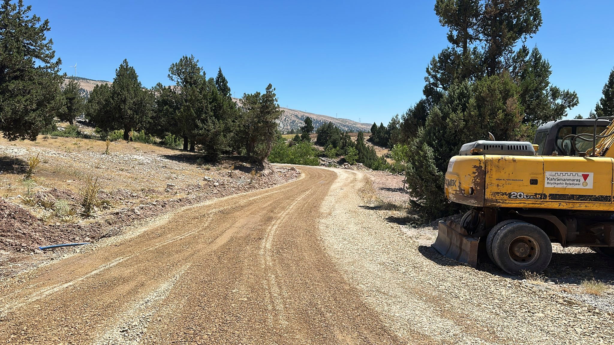 Büyükşehir’den Çağlayancerit Boylu’da Yol Çalışması (3)