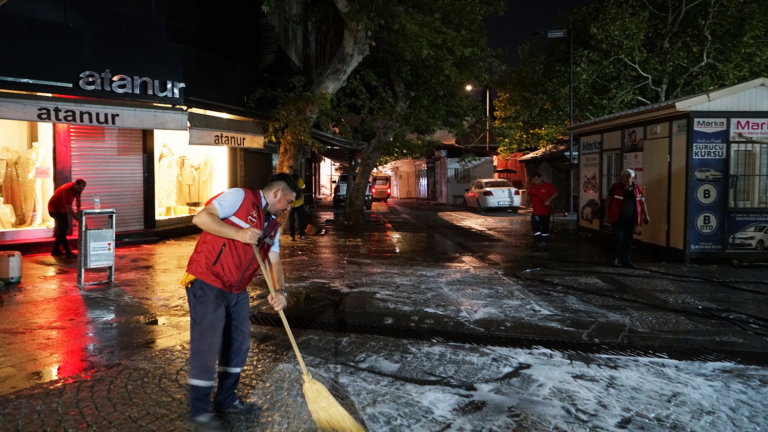 Büyükşehir’den Ticaret Kalbinde Kapsamlı Temizlik (1)