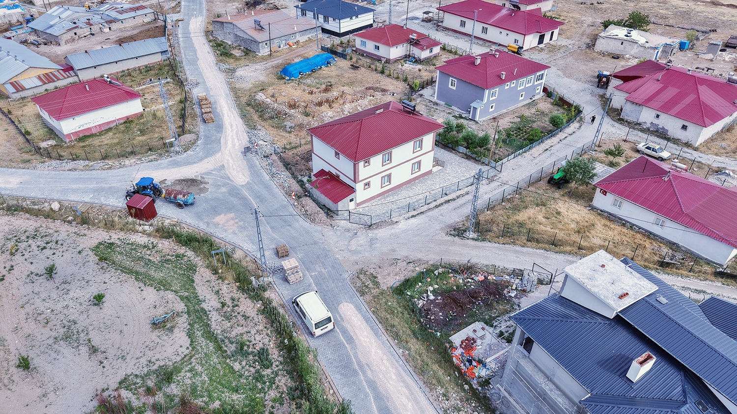 Elbistan Beyyurdu’nda Yollar Büyükşehirle Yenileniyor (3)