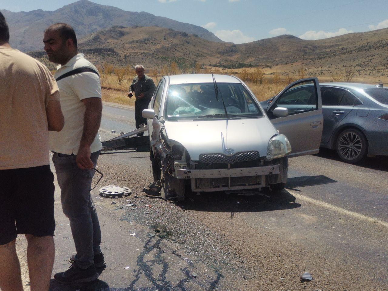 Elbistan’da İki Otomobil Kafa Kafaya Çarpıştı 2 Yaralı (2)