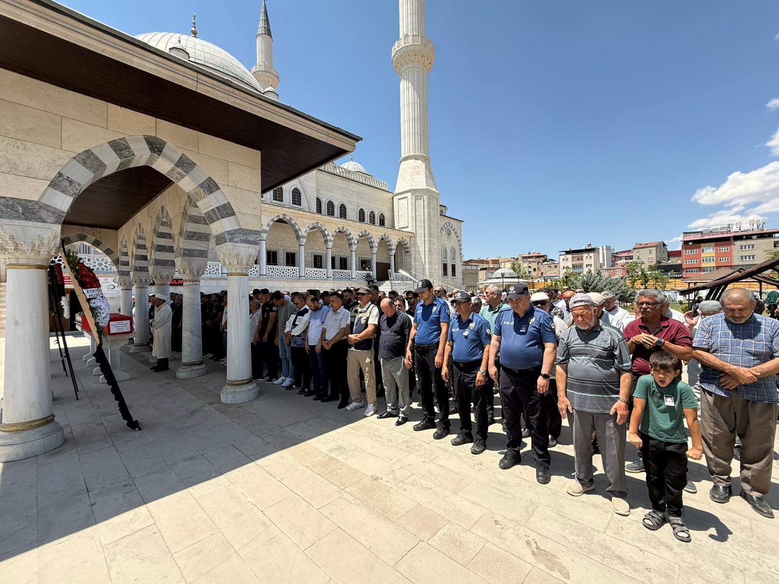 Emekli Polis Memuru Tuncay Kalkan Son Yolculuğuna Uğurlandı (6)