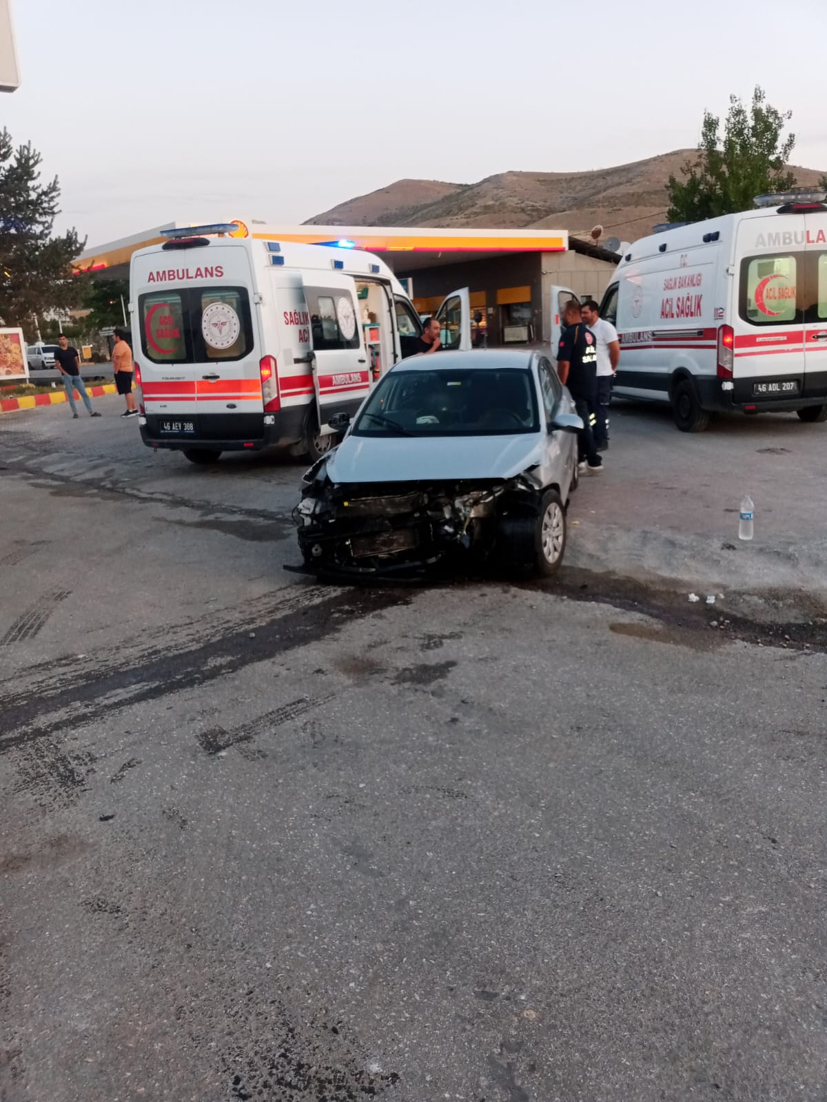 Erçene Kavşağı'nda Trafik Kazası 4 Yaralı1
