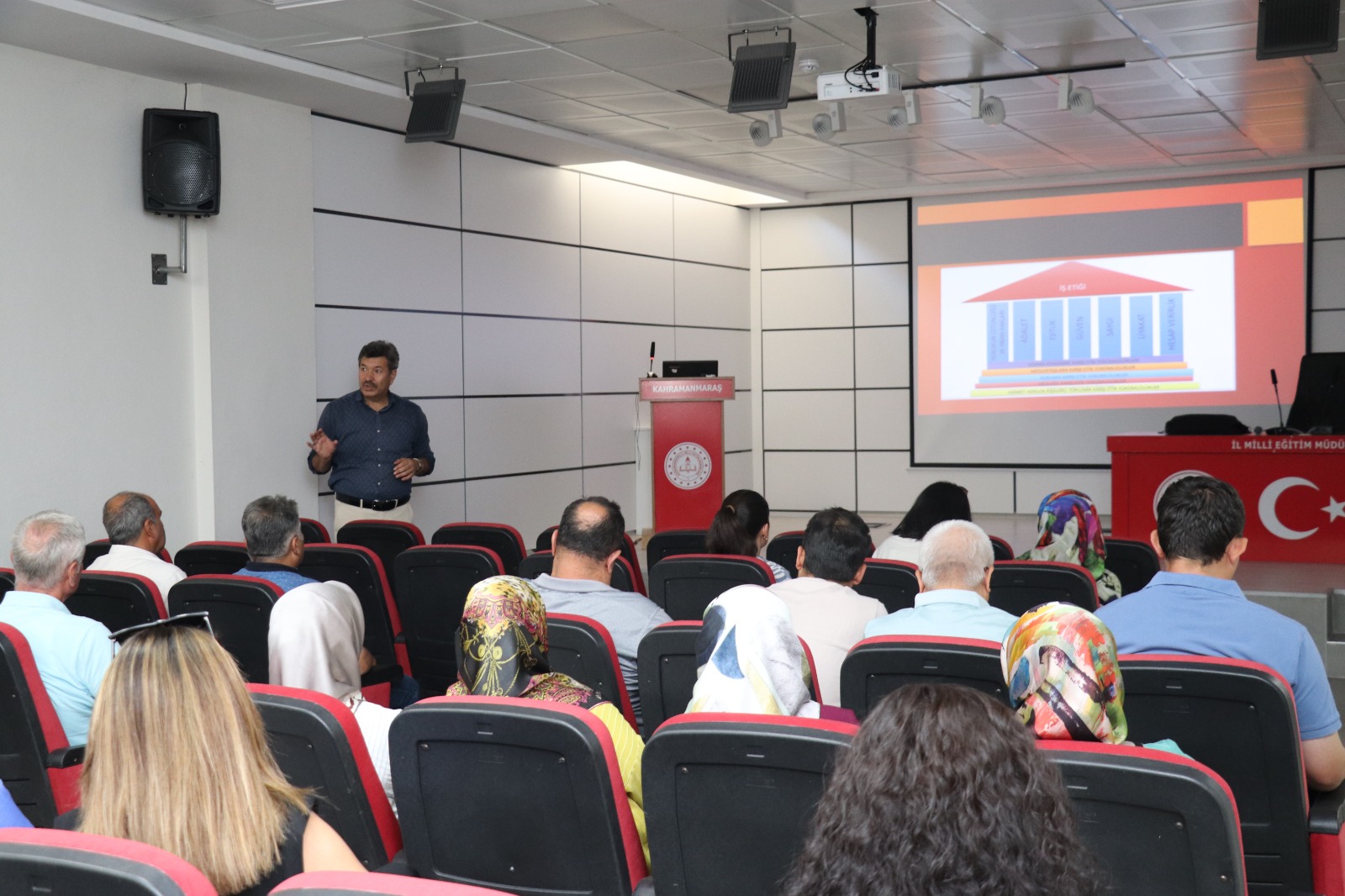 Etik Eğitim Seminerleri Kahramanmaraş'ta Yoğun İlgi Görüyor1