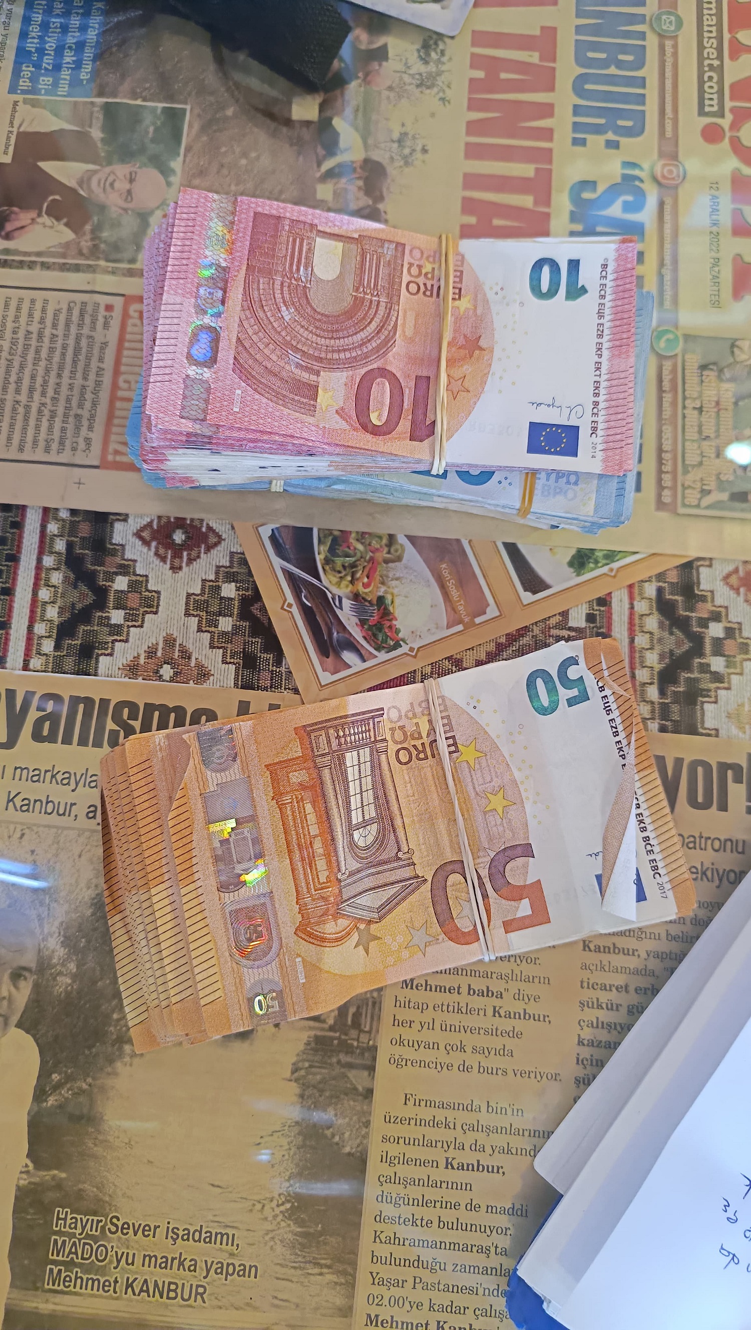 İşçilerin Bulduğu İçinde Para Bulunan Çanta Sahibine Teslim Edildi (3)