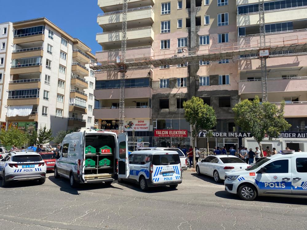 İskele Kırıldı, İşçiler Yere Çakıldı 2 Ölü, 1 Yaralı (1)