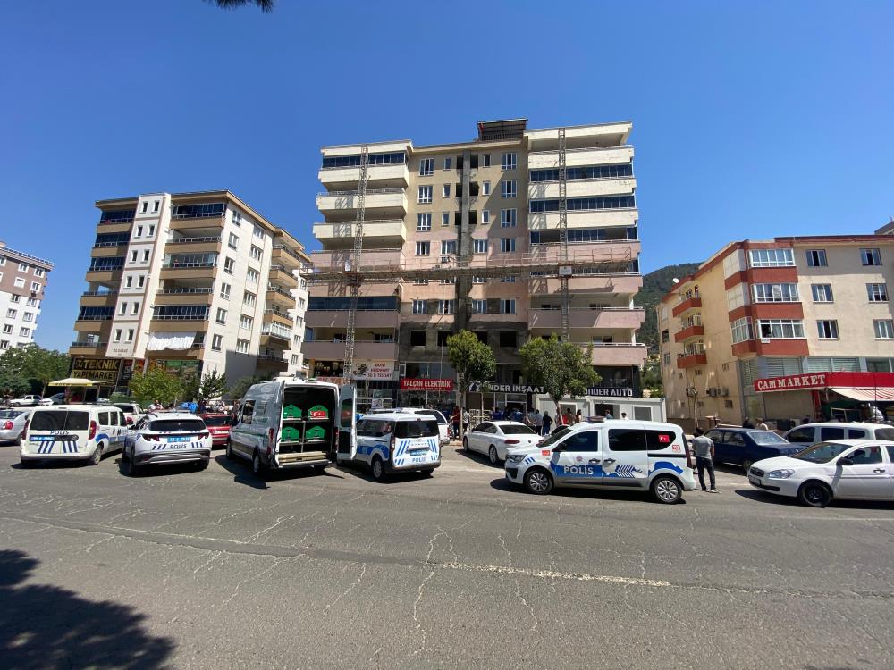 İskele Kırıldı, İşçiler Yere Çakıldı 2 Ölü, 1 Yaralı (2)