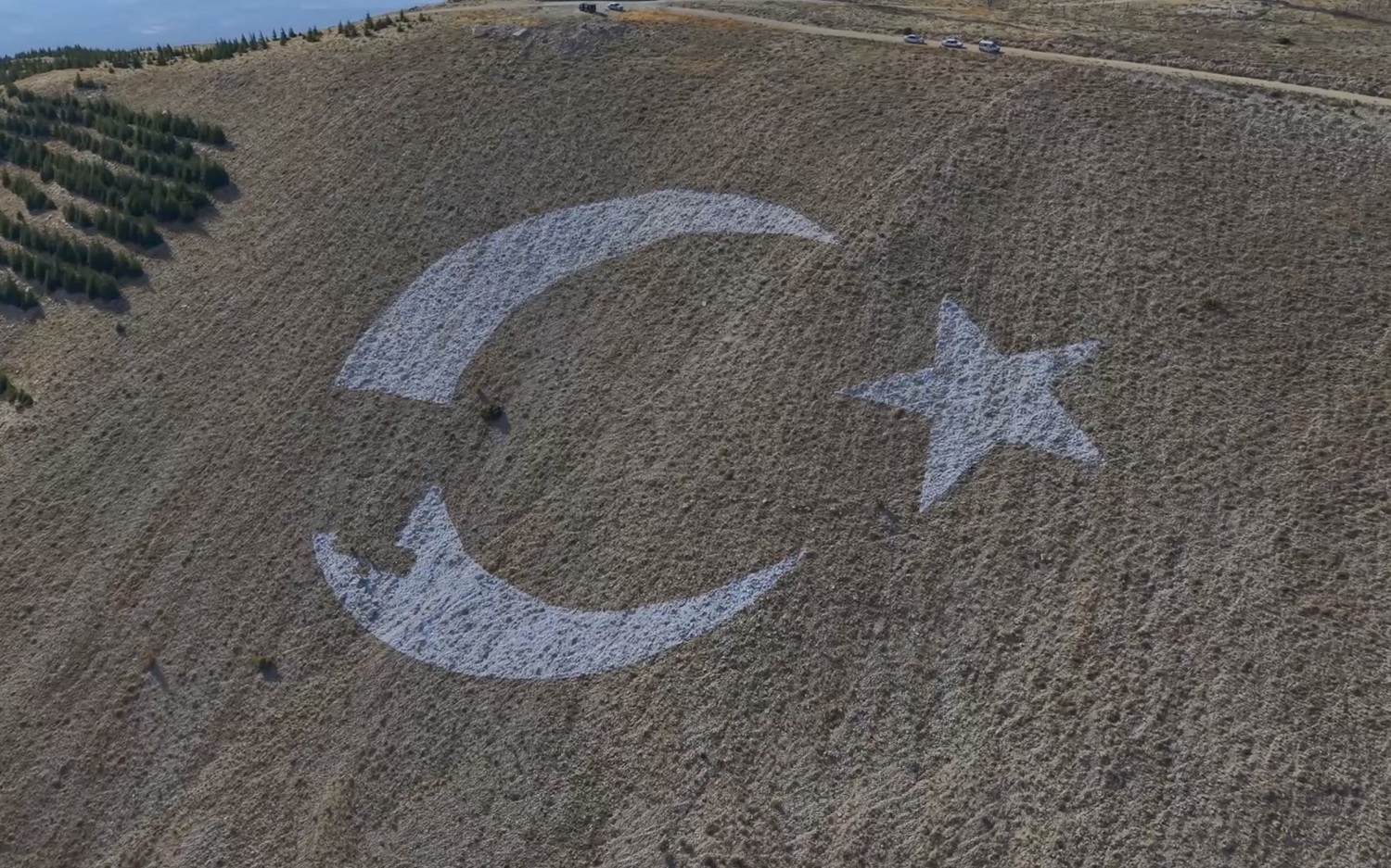 Kahramanmaraş'ın Zirvesine Dev Türk Bayrağı Ve İstiklal Madalyası İşleniyor (5)