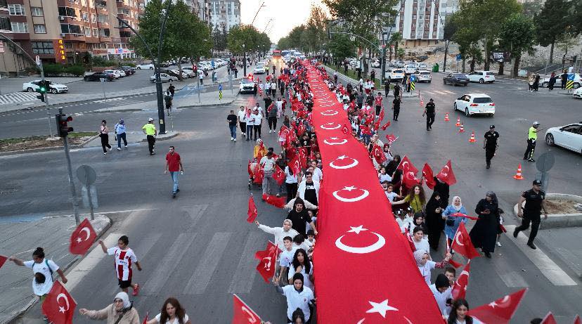 Kahramanmaraş’ta Millî Birlik Günü Kortej Yürüyüşü Büyük Coşkuyla Gerçekleşti3