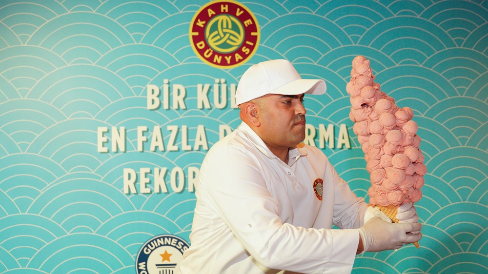 Kahve Dünyası, Dondurma Ustası Gökhan Şahin Ile Guinness World Records™’A Adını Yazdırdı