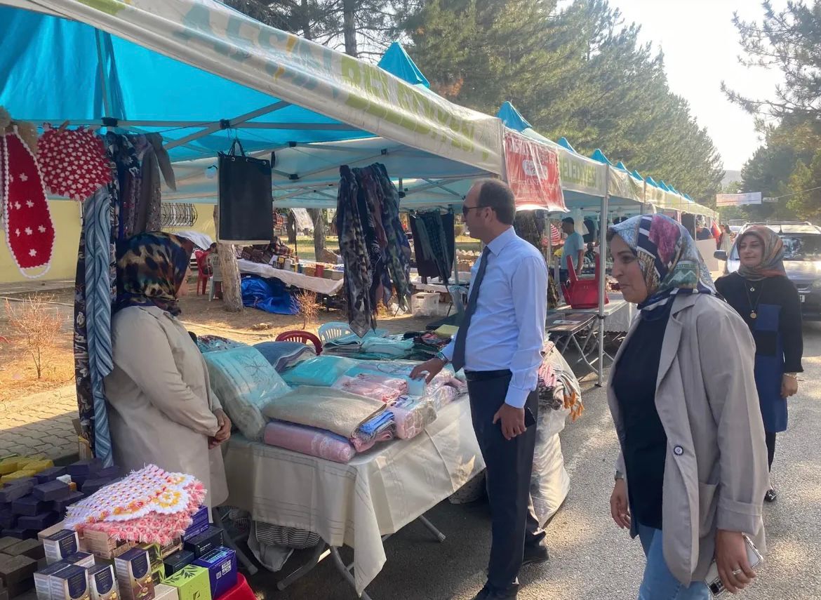 Kaymakam Sarıdoğan, Kadın Emeği Fuarı’nı Ziyaret Etti (6)