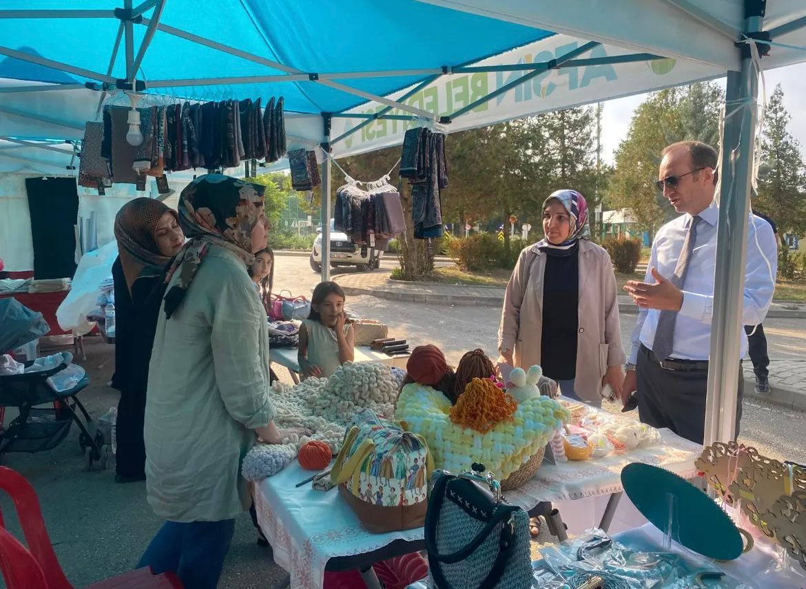 Kaymakam Sarıdoğan, Kadın Emeği Fuarı’nı Ziyaret Etti (7)
