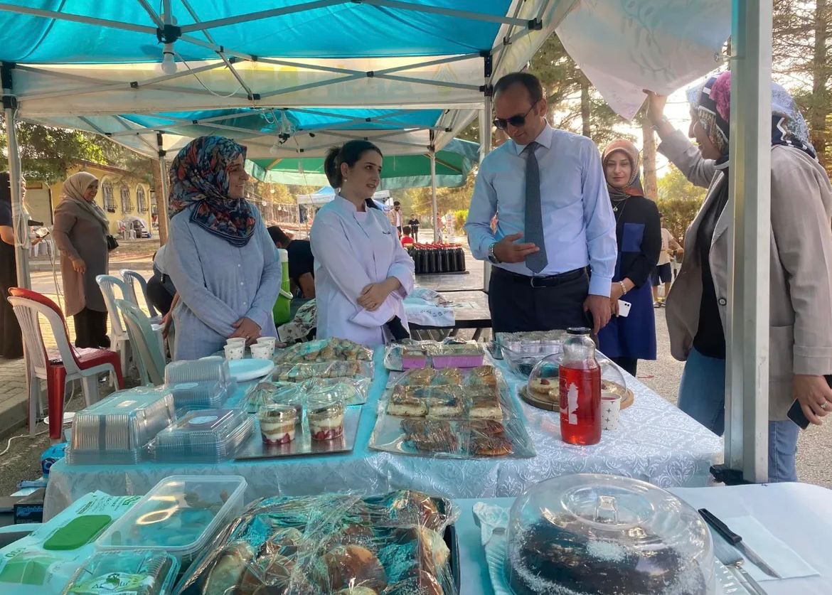 Kaymakam Sarıdoğan, Kadın Emeği Fuarı’nı Ziyaret Etti (9)