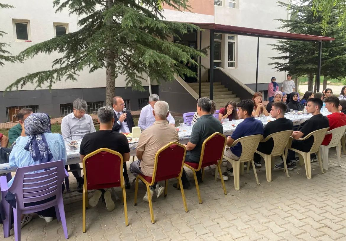 Kaymakam Sarıdoğan, Kahvaltı Programında Öğrencilerle Bir Araya Geldi (6)