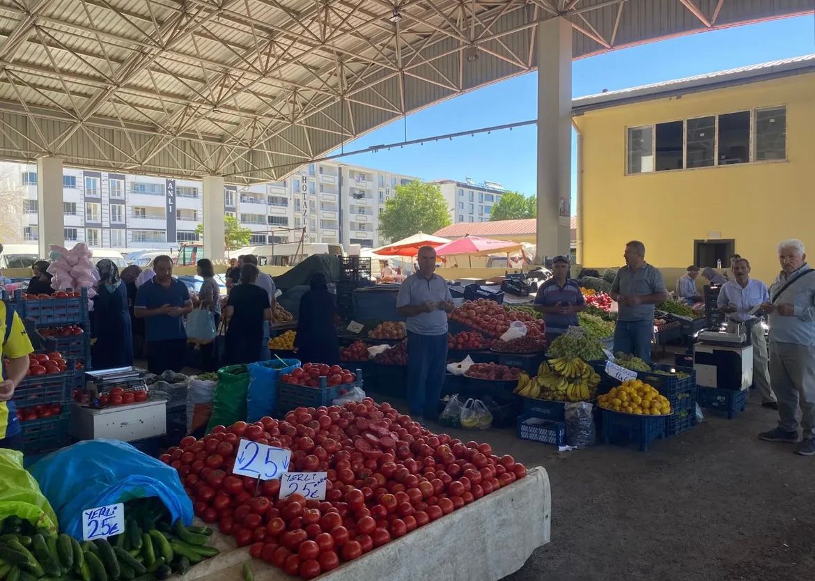 Kaymakam Sarıdoğan Ve Başkan Kıraç’tan Pazar Esnafına Ziyaret (12)