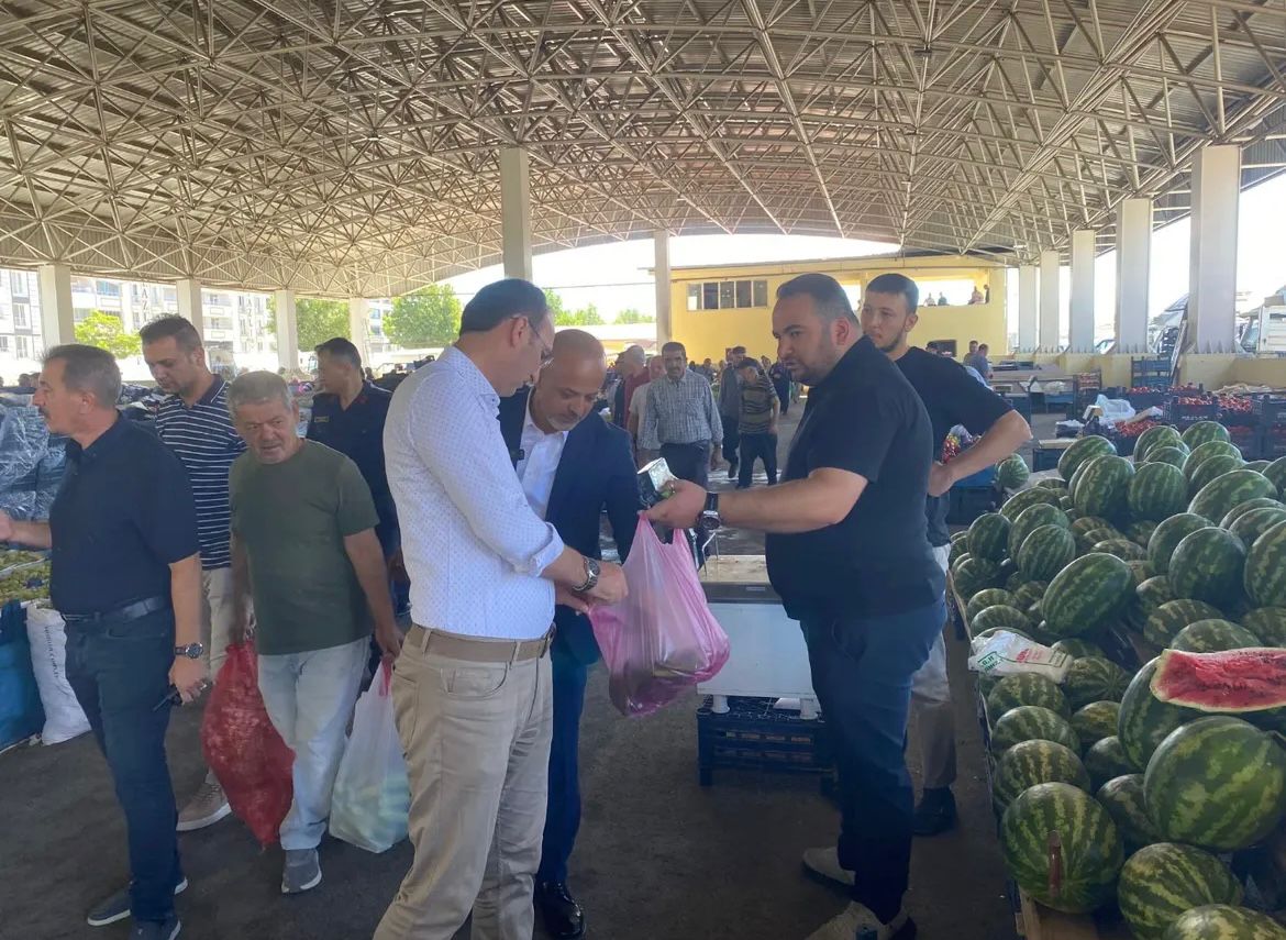 Kaymakam Sarıdoğan Ve Başkan Kıraç’tan Pazar Esnafına Ziyaret (2)
