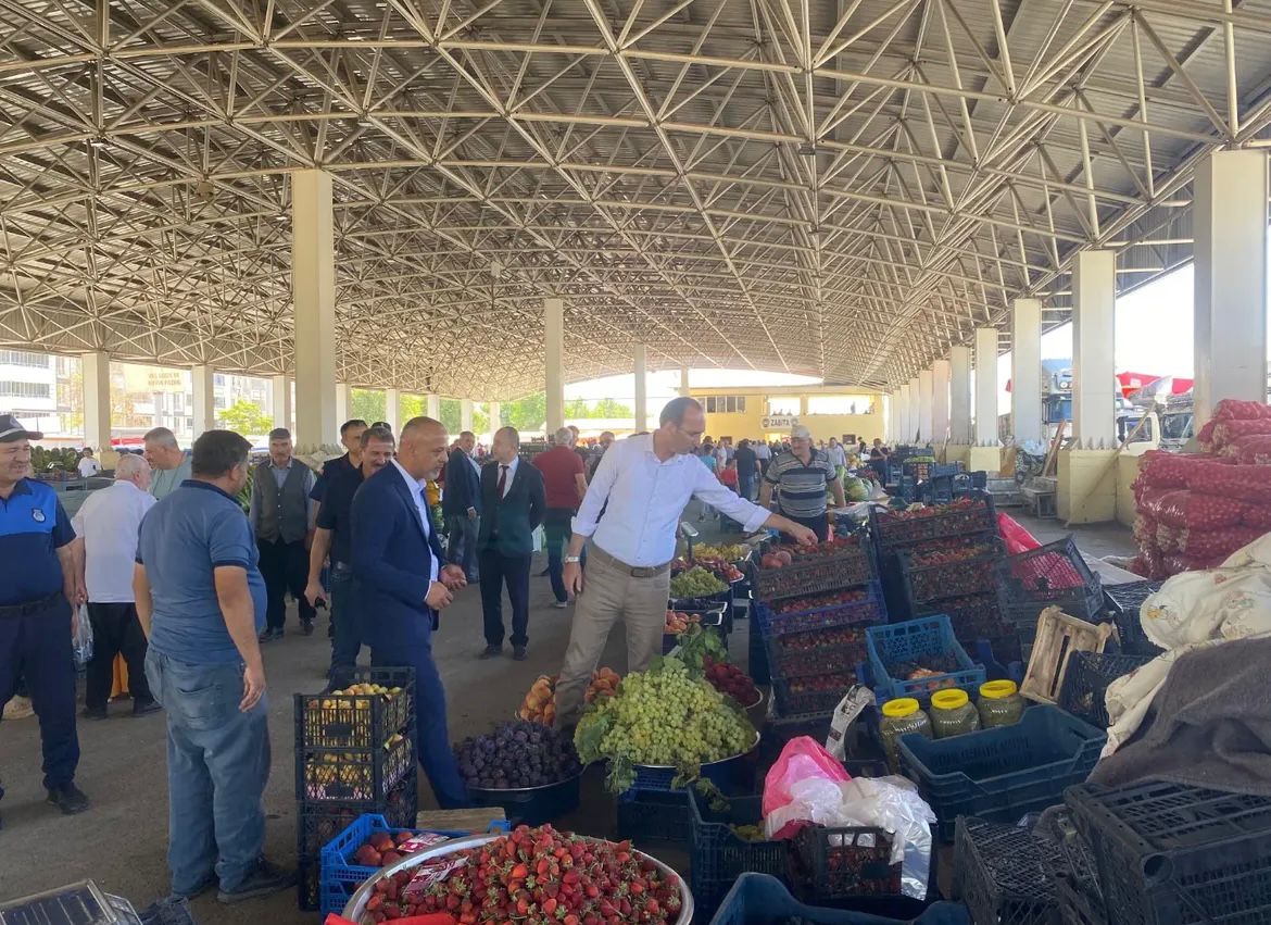 Kaymakam Sarıdoğan Ve Başkan Kıraç’tan Pazar Esnafına Ziyaret (4)