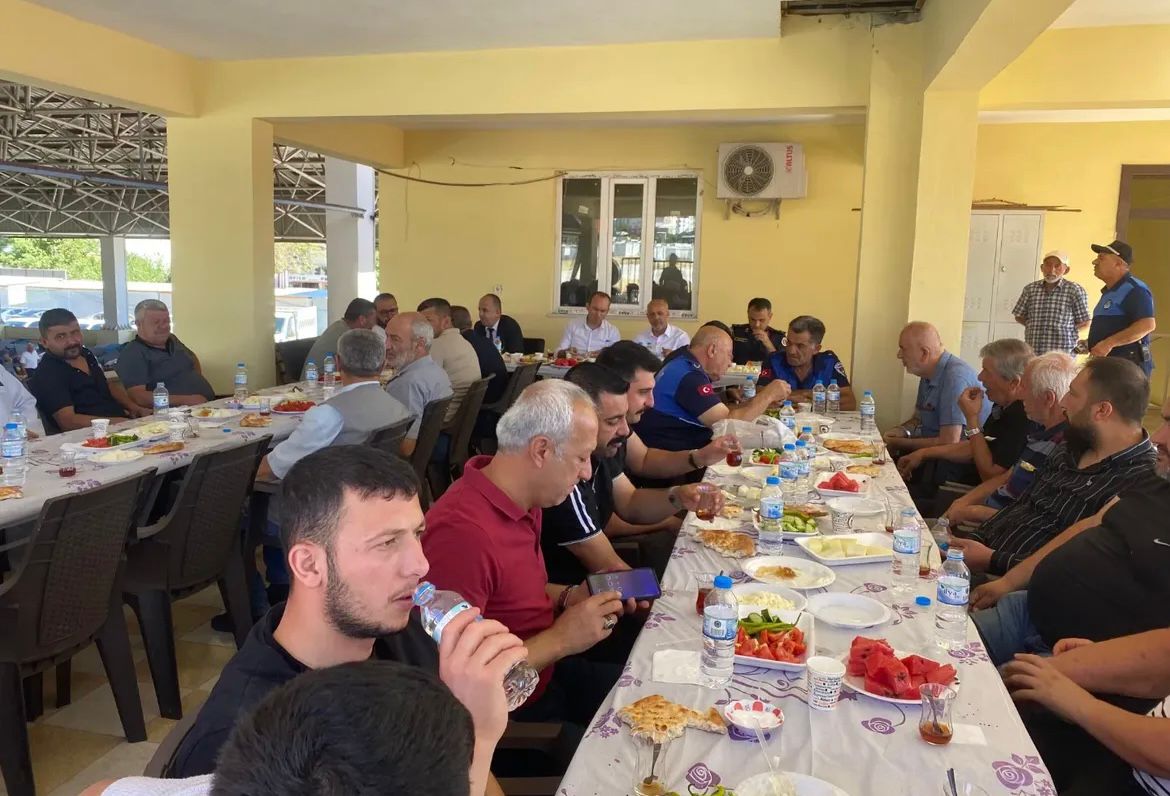 Kaymakam Sarıdoğan Ve Başkan Kıraç’tan Pazar Esnafına Ziyaret (5)